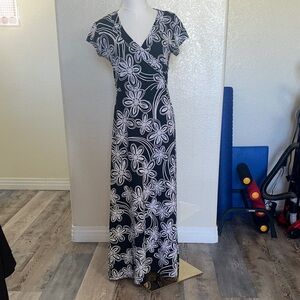 Bella Rose Black & White Floral A line Maxi Dress 8 garden party